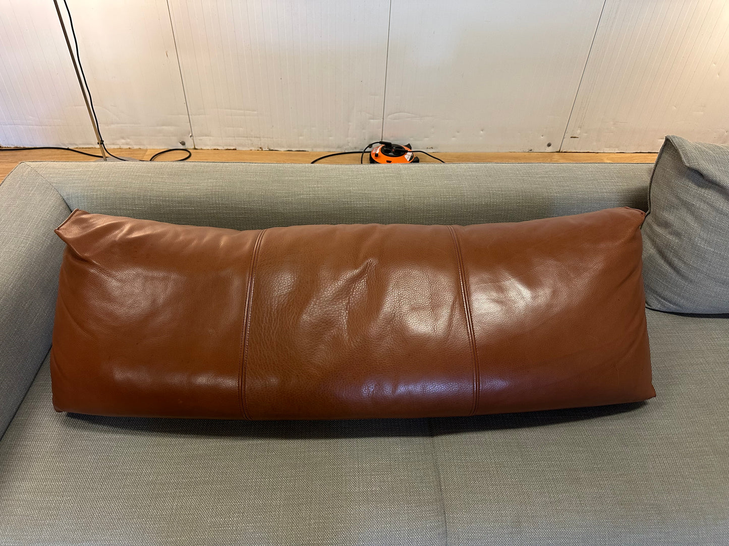ZGAN Design on Stock Aikon Cera Leren Kussen 115x21x47