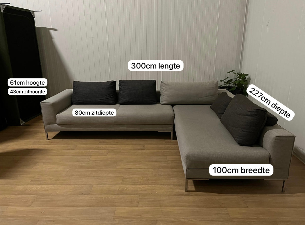 WEG=WEG ZGAN Design on Stock Aikon Lounge Hoekbank NP: €8000