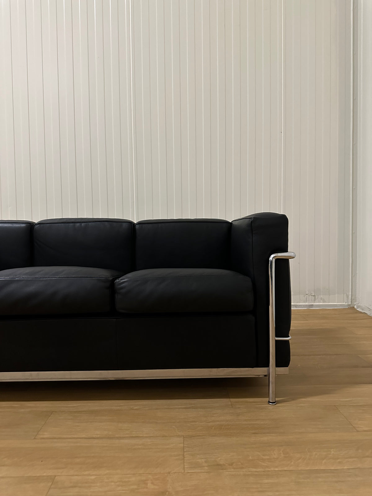 NIEUWSTAAT Cassina LC2 Le Corbusier 3-Zitsbank | NP: €12.500
