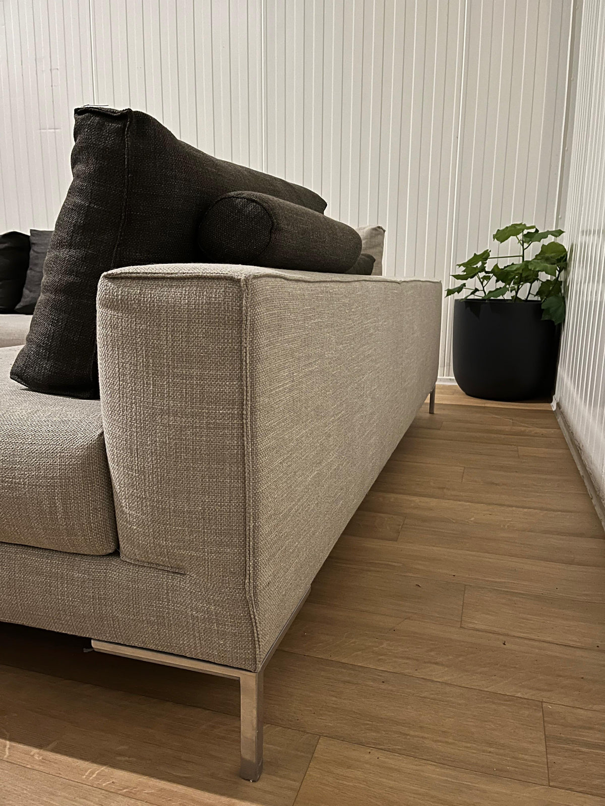 WEG=WEG ZGAN Design on Stock Aikon Lounge Hoekbank NP: €8000