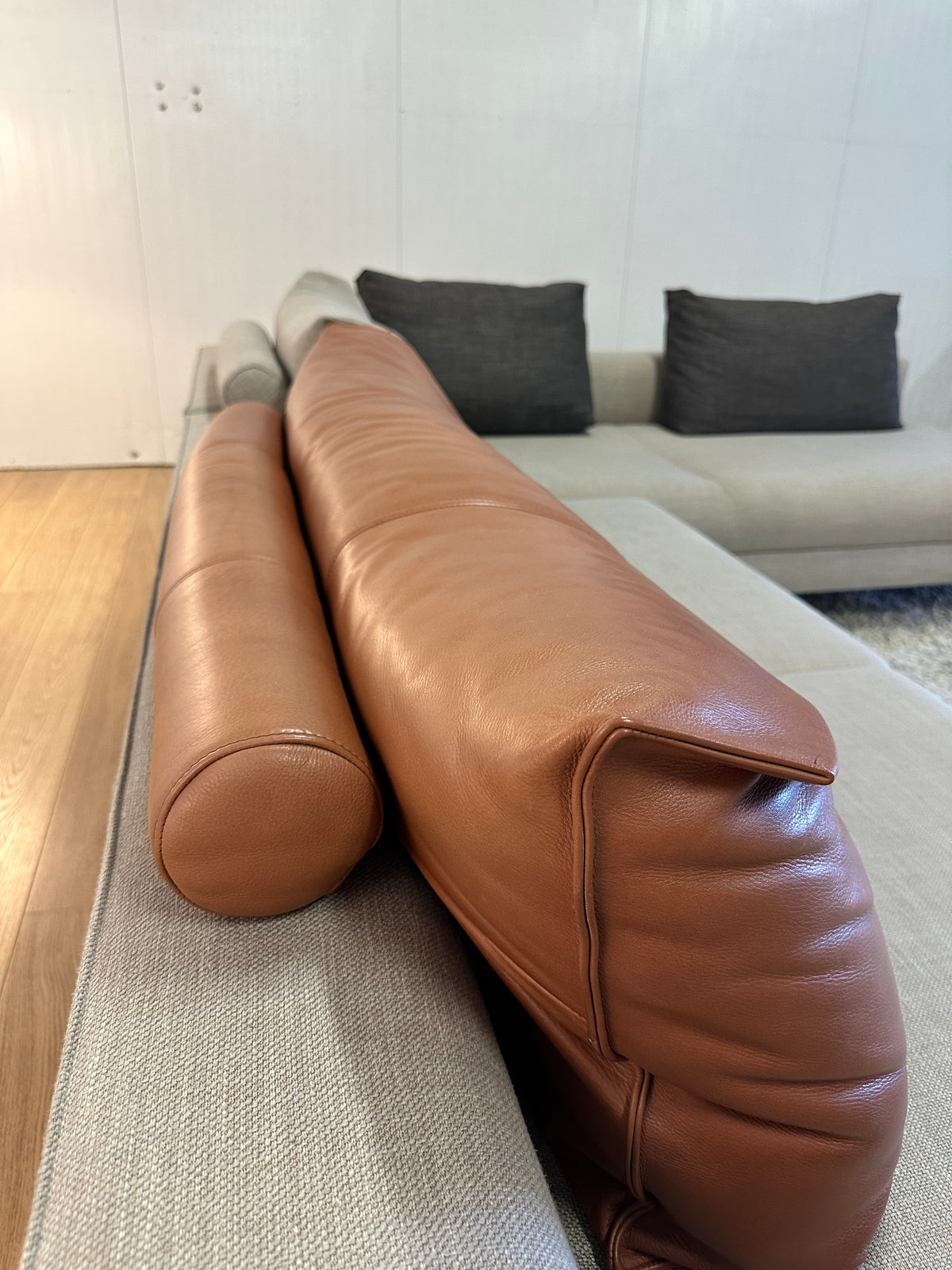 ZGAN Design on Stock Aikon Cera Leren Kussen 115x21x47