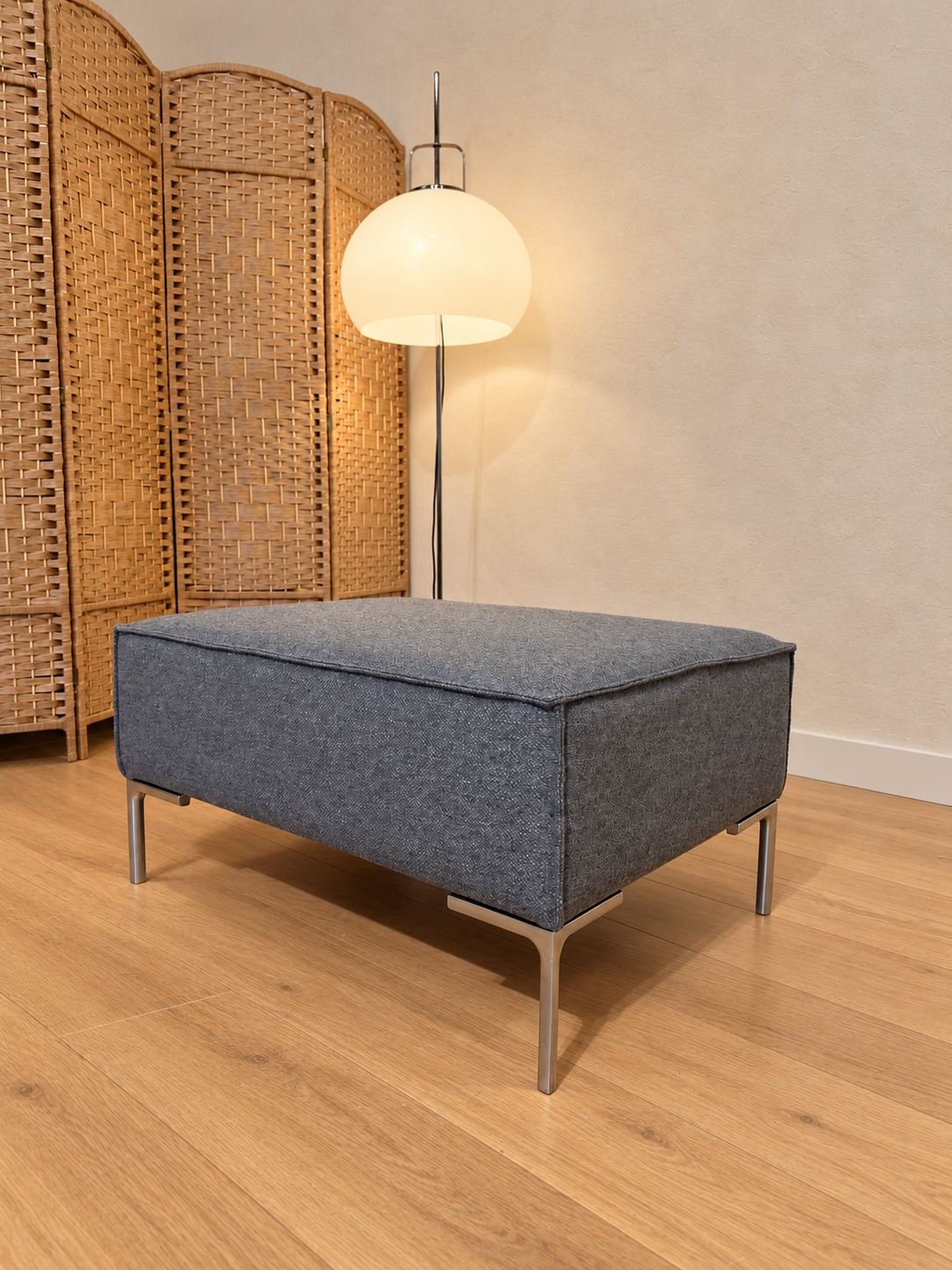 NIEUW GESTOFFEERD Design on Stock Bloq Hocker + GARANTIE