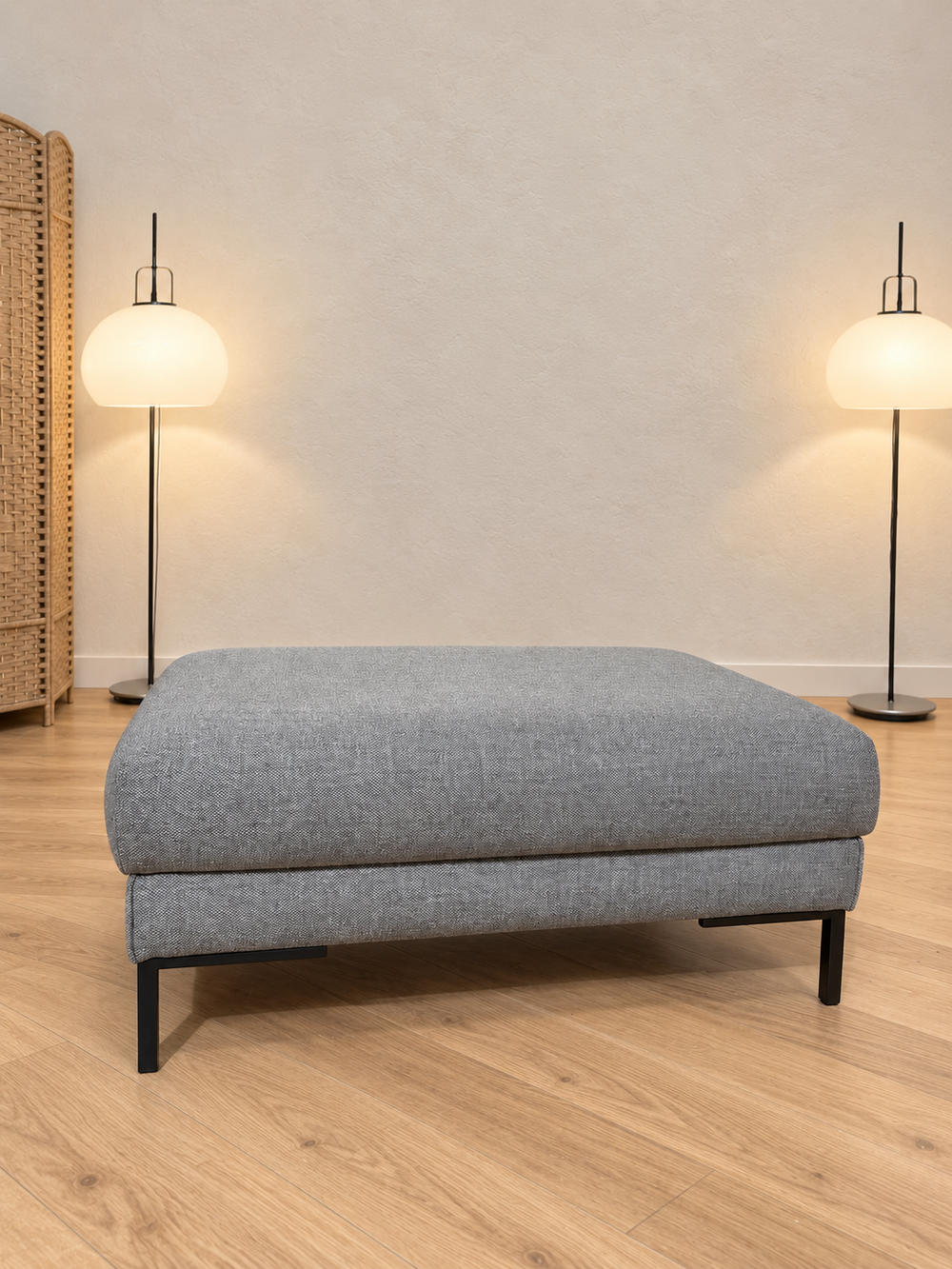 ZGAN Design on Stock Aikon Lounge Hocker Milton Magnet