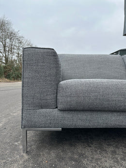 NIEUWSTAAT - Design on Stock Aikon Hoekbank NP: €8.000