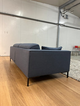 SHOWROOMMODEL Design on stock Aikon Ploegwool 28 Denim