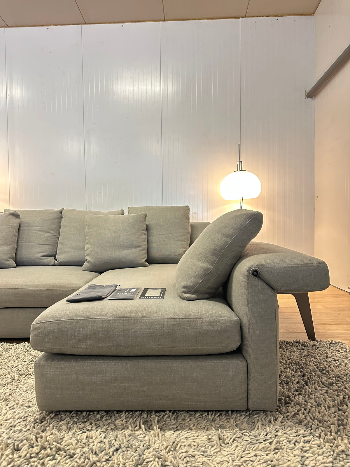 Nieuwstaat Minotti Collar Hoekbank met Minotti Bijzettafel