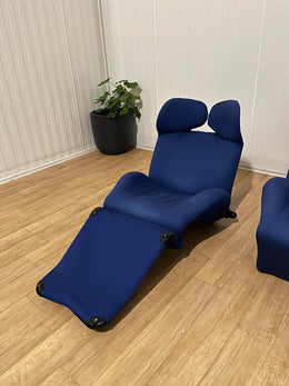 ZGAN 2x Cassina Wink Lounge Fauteuil Blauw | NP: €8.000