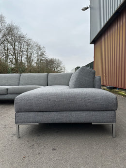 NIEUWSTAAT - Design on Stock Aikon Hoekbank NP: €8.000
