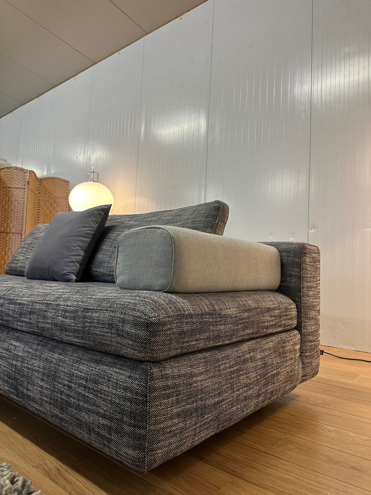 NIEUWSTAAT Design on Stock Vilaz Modulaire Bank | Gereinigd