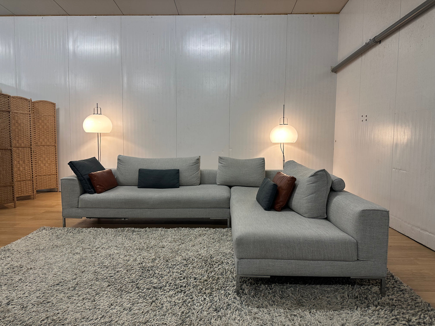 Design on Stock Aikon Lounge Milton 668 | RVS Poten + Extras