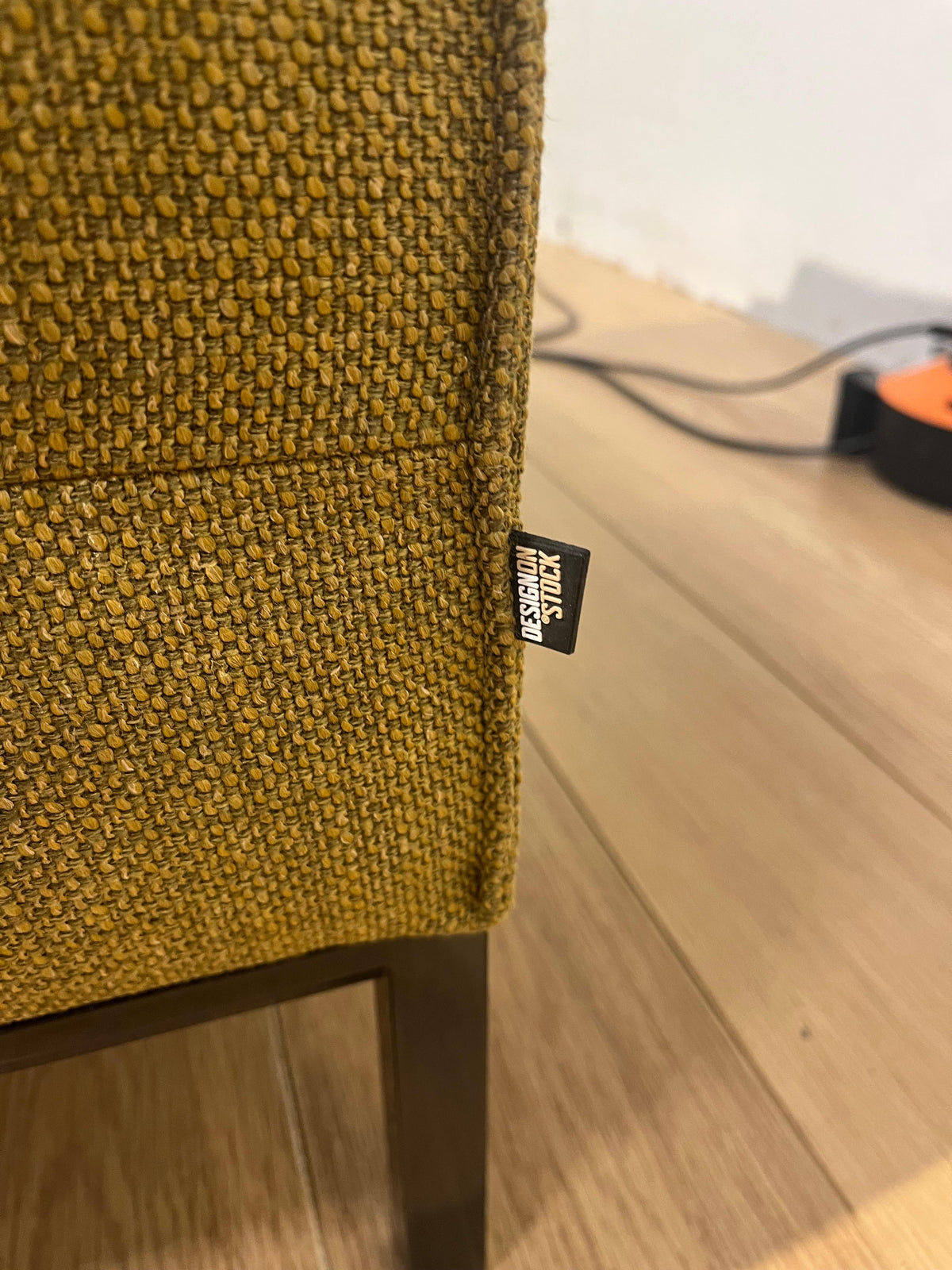 ZGAN Design on Stock Aikon Lounge Fauteuil + Hocker Okergeel