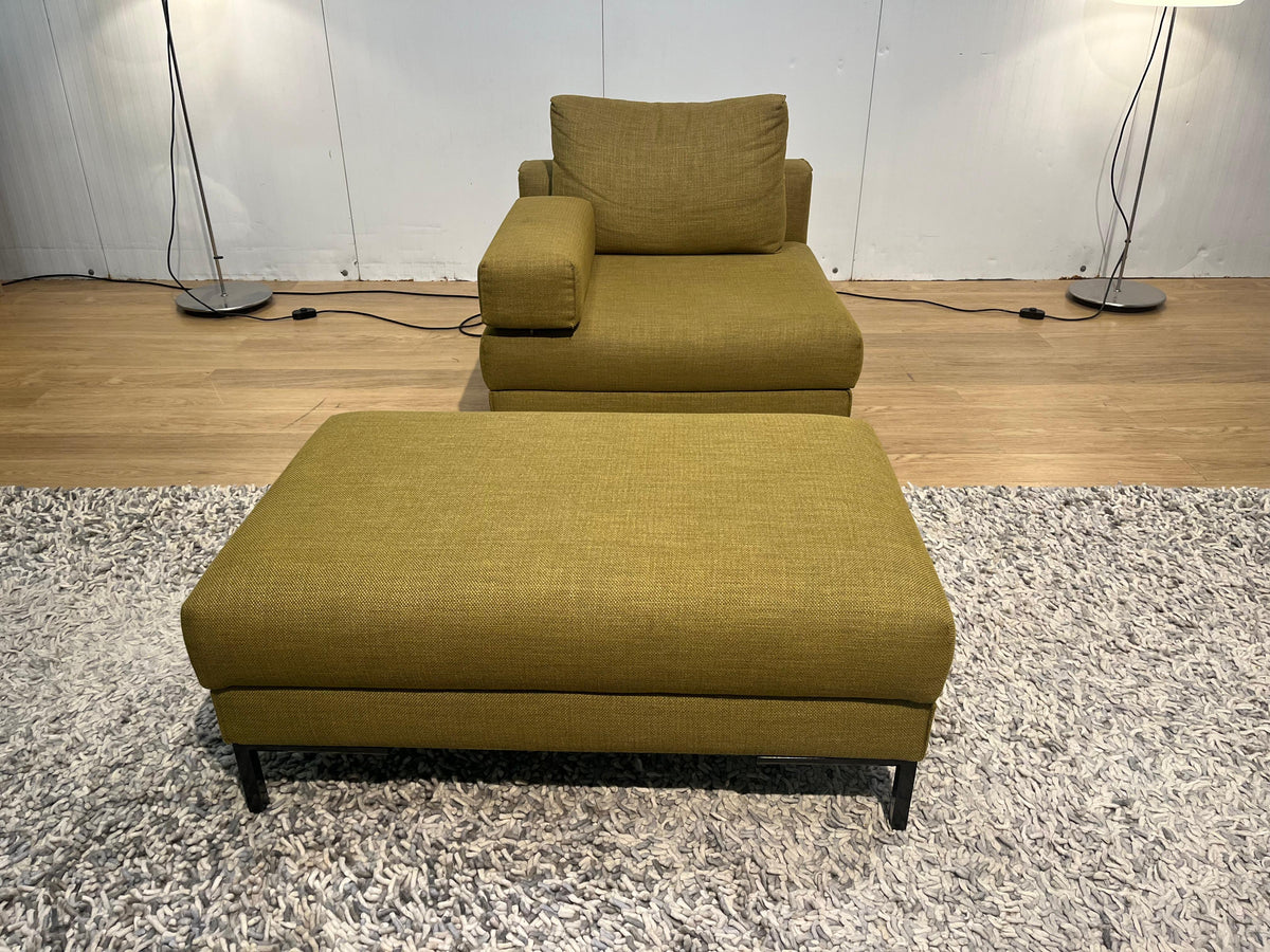 ZGAN Design on Stock Aikon Lounge Fauteuil + Hocker Okergeel