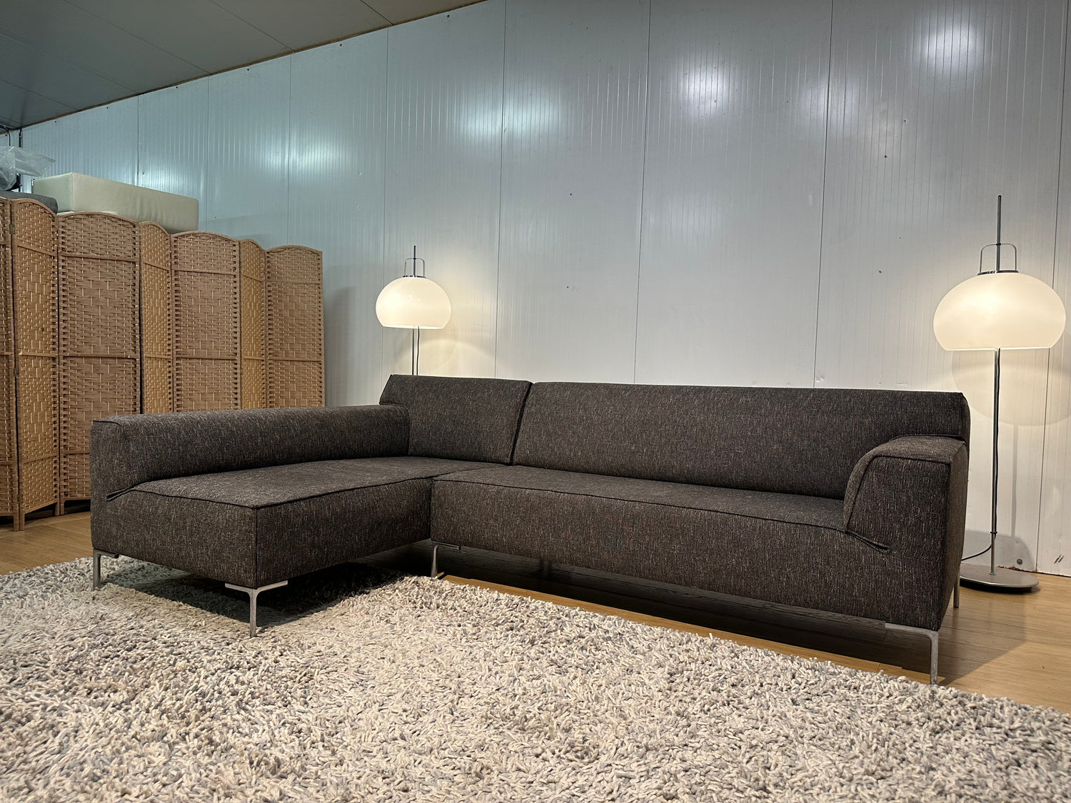 Design on stock Bloq Hoekbank Bruin Gemêleerd – NP: €7.500,-