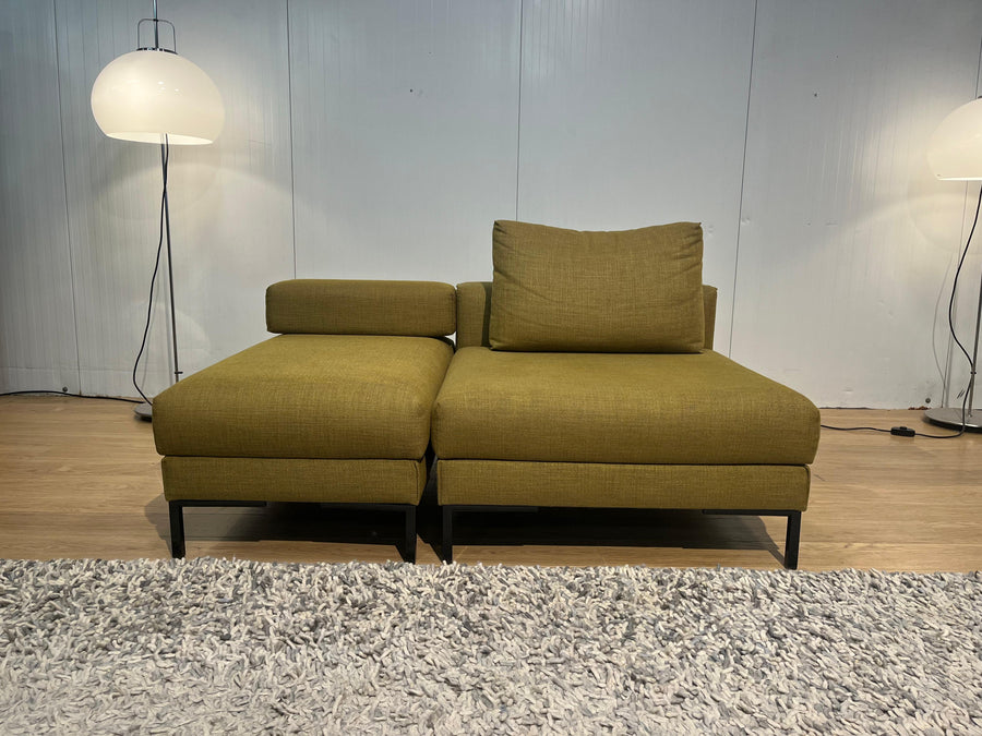 ZGAN Design on Stock Aikon Lounge Fauteuil + Hocker Okergeel