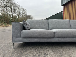 NIEUWSTAAT - Design on Stock Aikon Hoekbank NP: €8.000