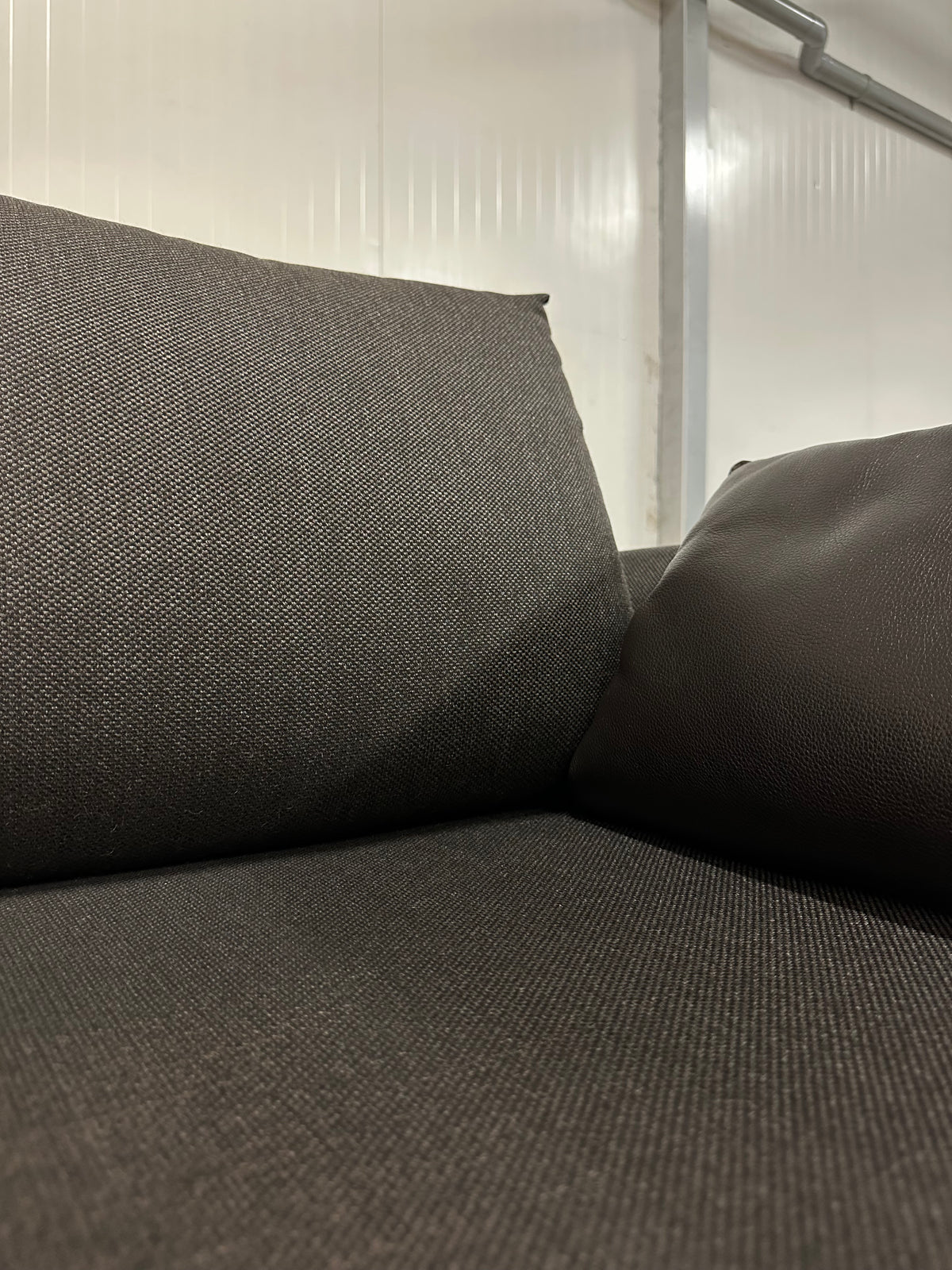 ZGAN 2x Design on Stock Aikon Lounge Banken NP: €8.000