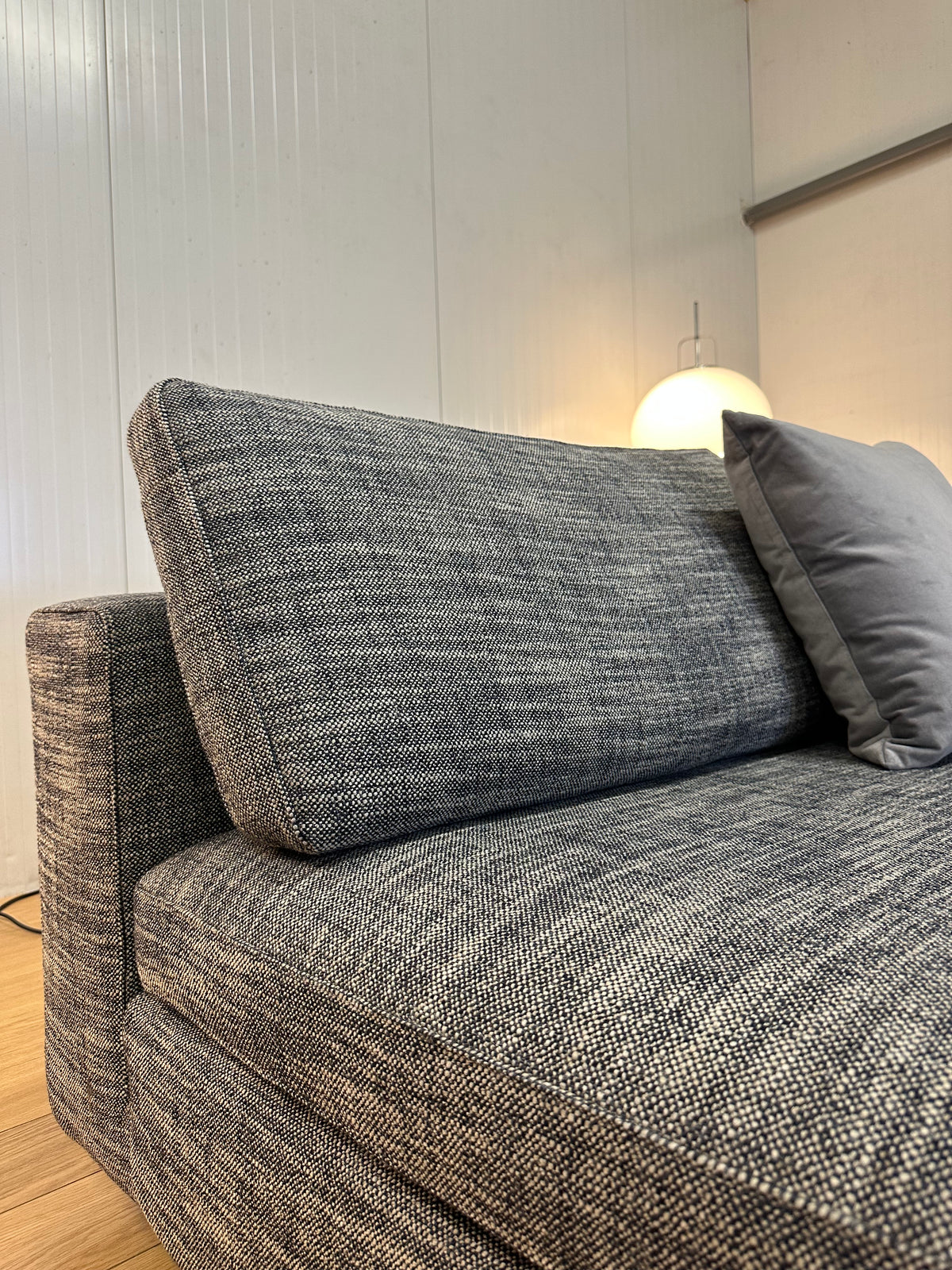 NIEUWSTAAT Design on Stock Vilaz Modulaire Bank | Gereinigd