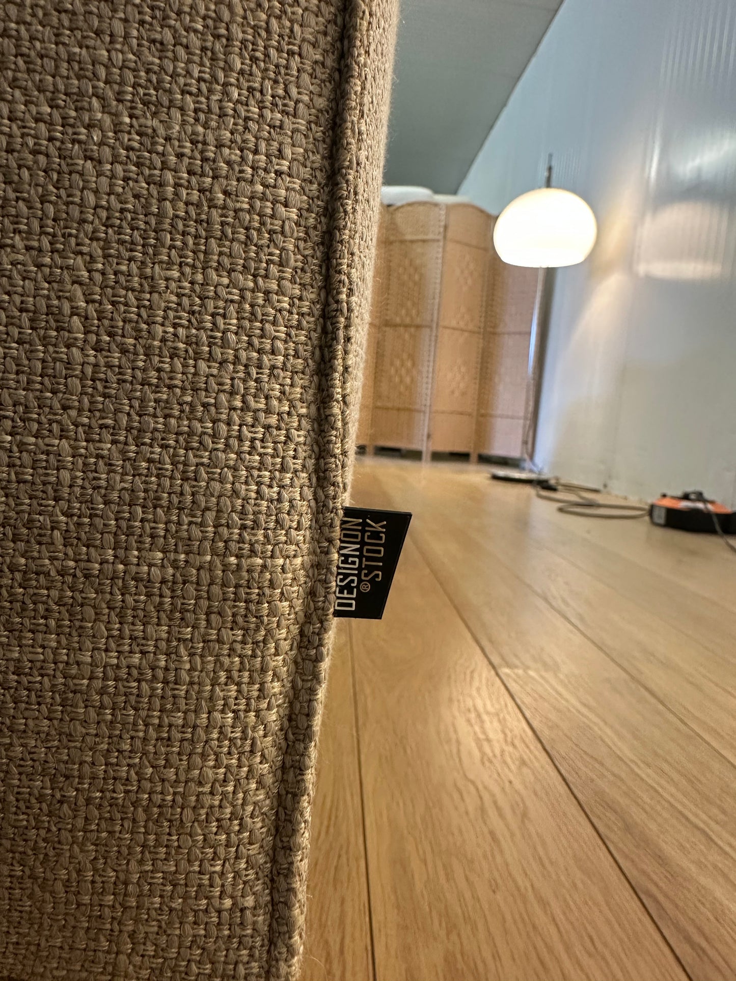 Design on Stock Aikon Lounge beige | RVS poten - NP: €7.500