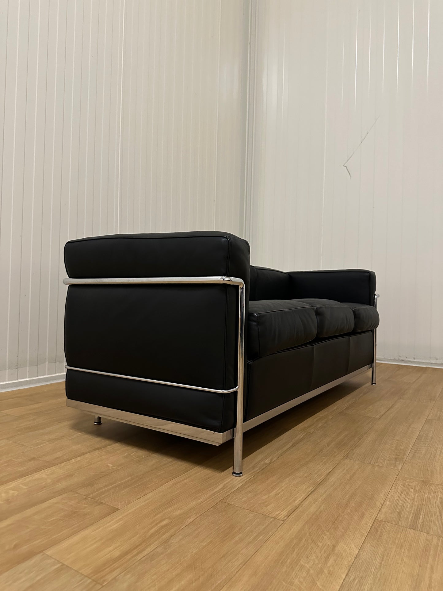 NIEUWSTAAT Cassina LC2 Le Corbusier 3-Zitsbank | NP: €12.500