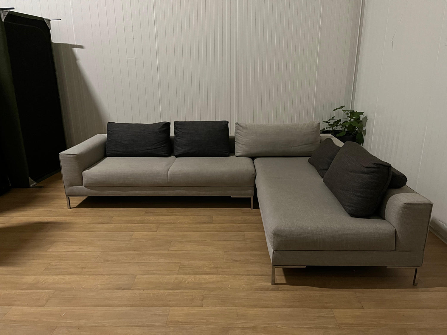 WEG=WEG ZGAN Design on Stock Aikon Lounge Hoekbank NP: €8000