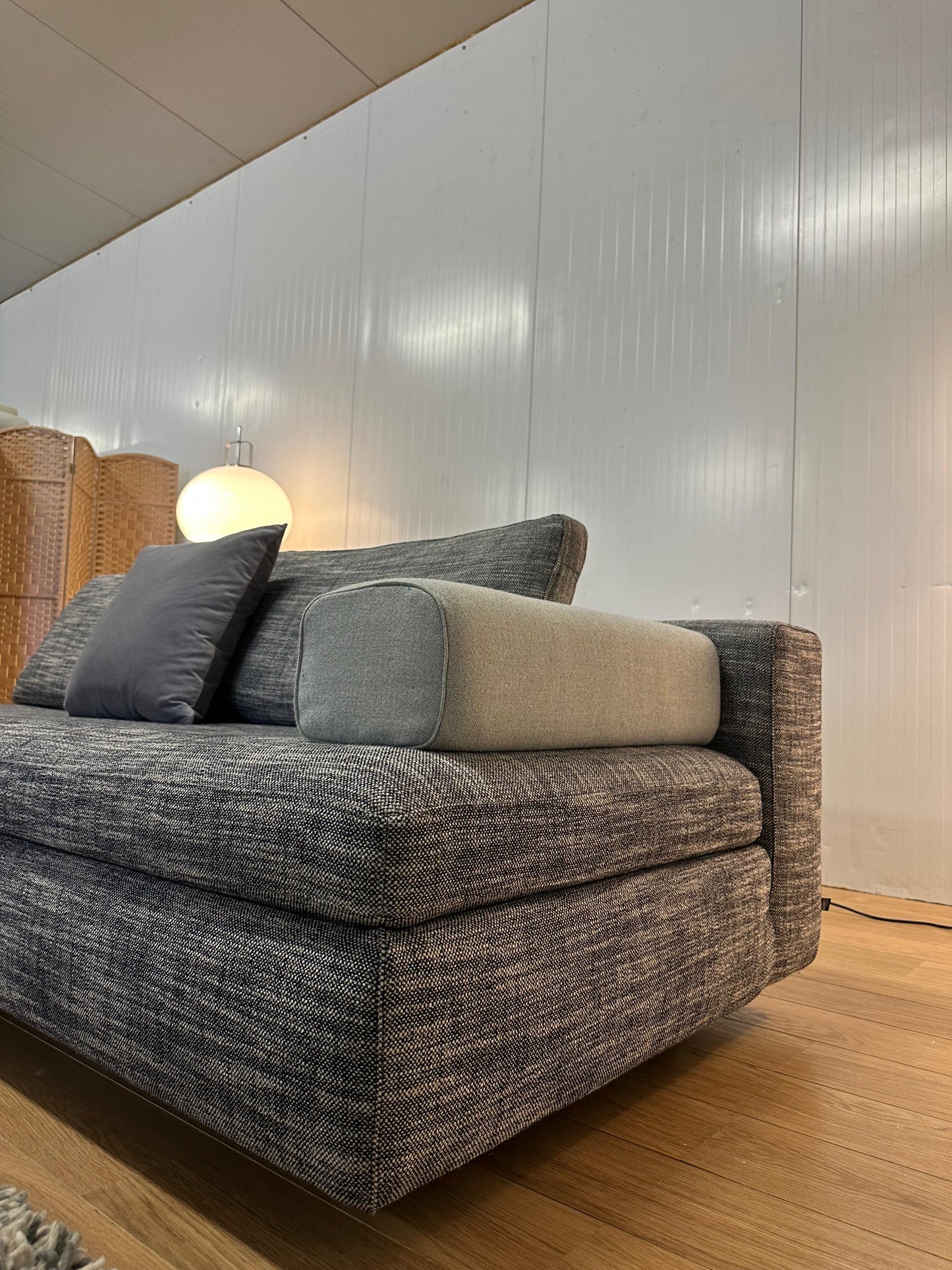 NIEUWSTAAT Design on Stock Vilaz Modulaire Bank | NP: €8.000