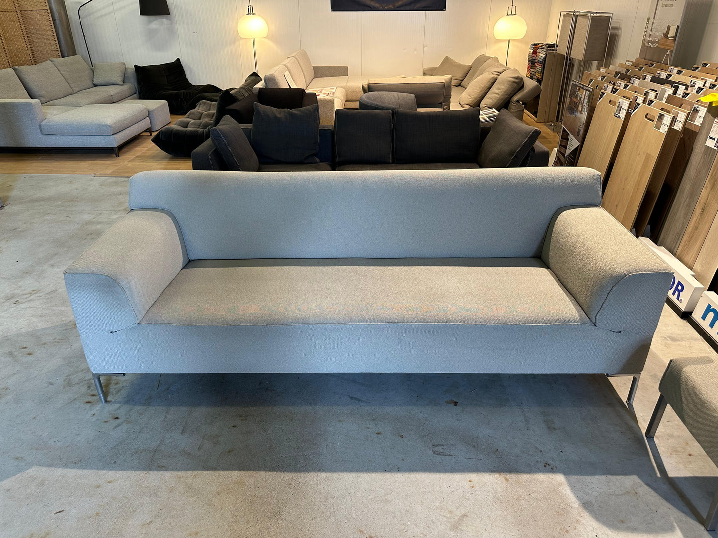Design on Stock Bloq 4-Zits + Hocker – NP: €4.500