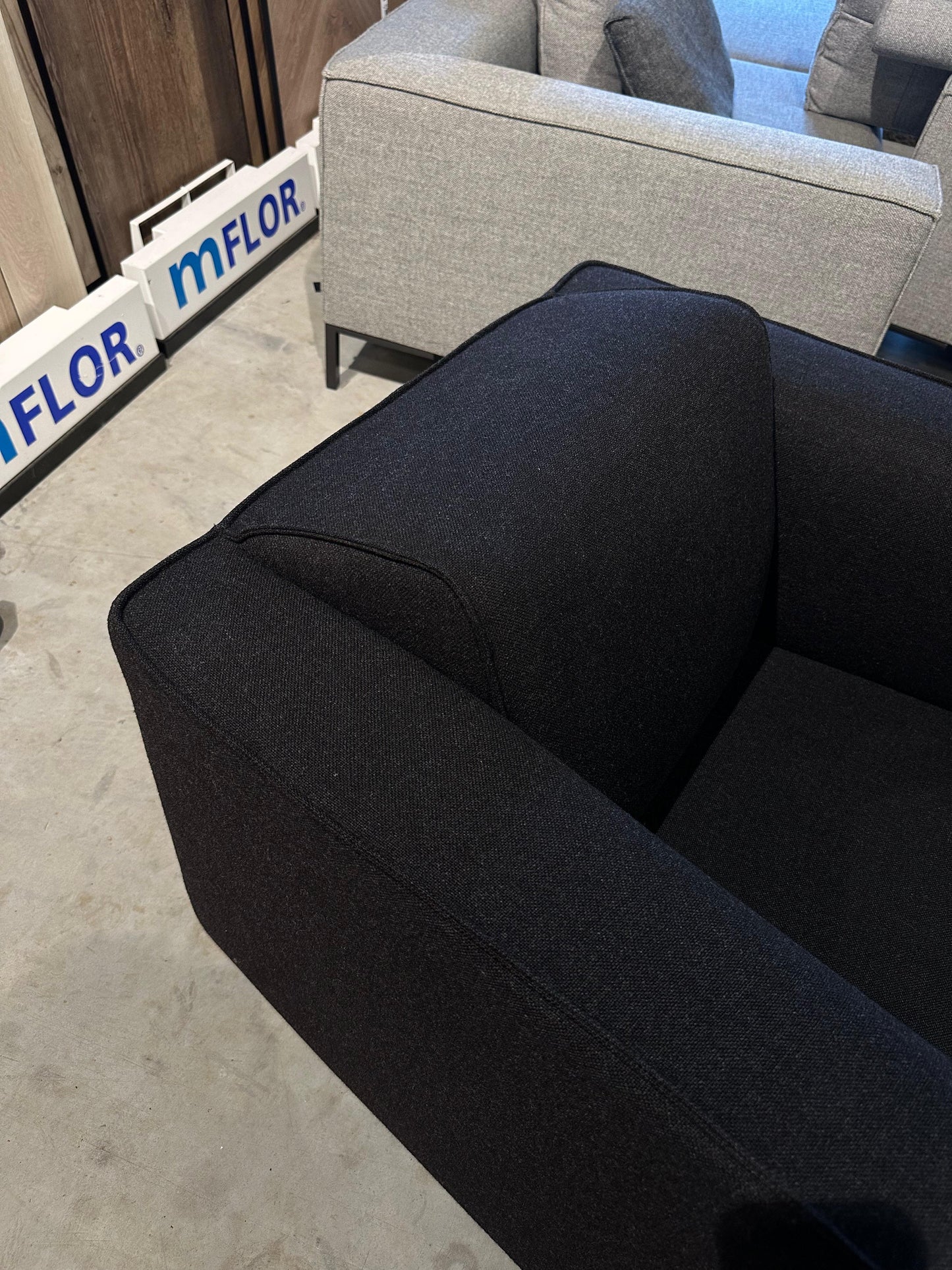 Design on Stock Blizz Fauteuil Zwart Ploegwool