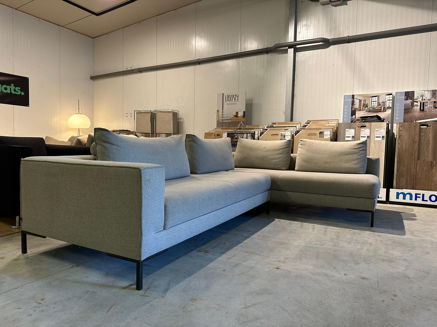 ZGAN Design on Stock Bloq Hocker Lichtbruin