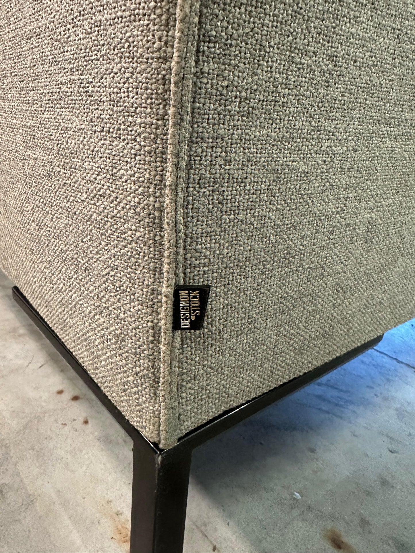 ZGAN Design on Stock Bloq Hocker Lichtbruin