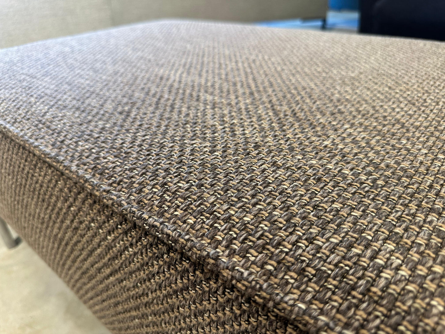 Design on stock Bloq Hocker