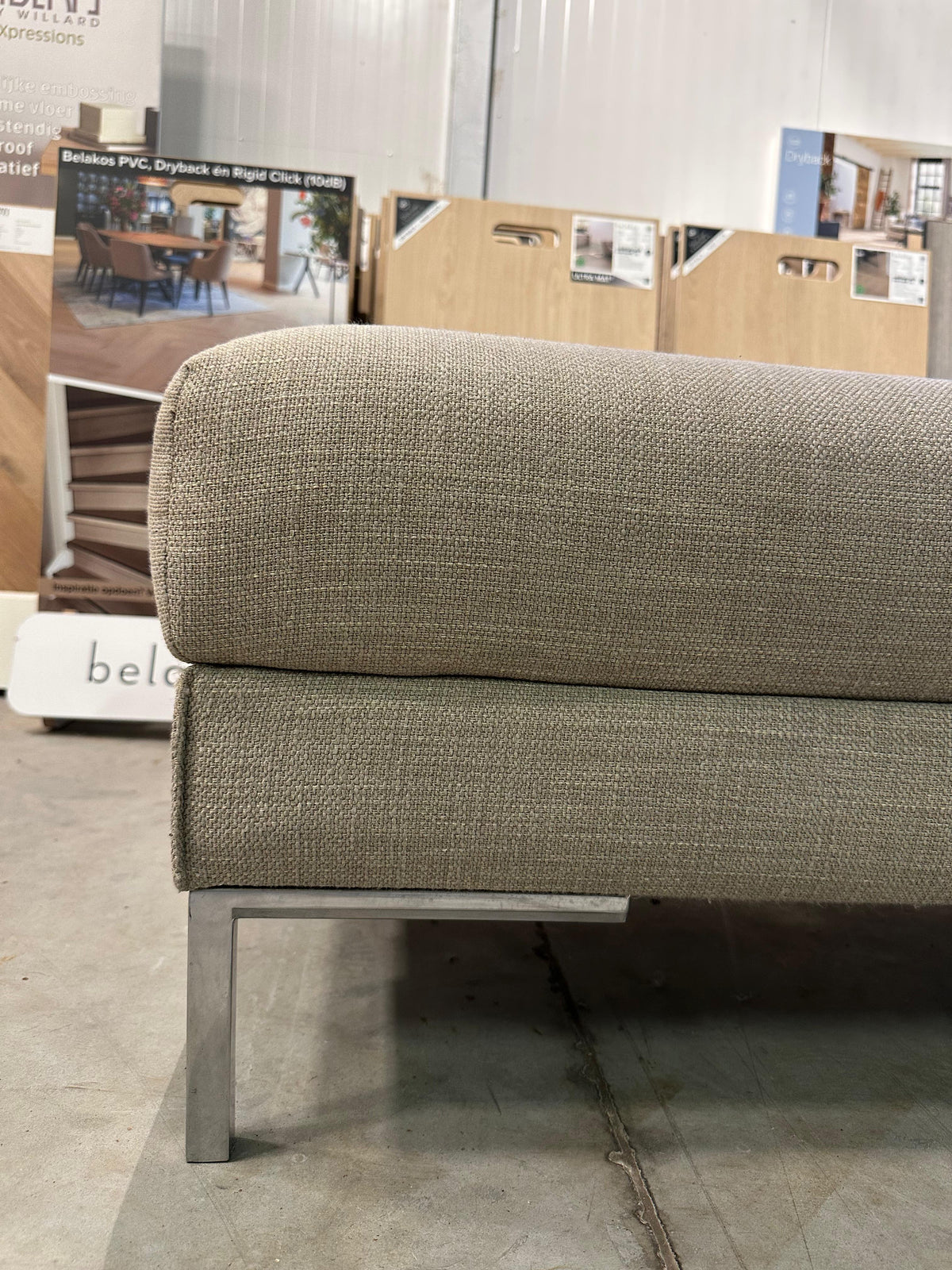 Design on Stock Aikon Hocker Beige – NP: €1.250