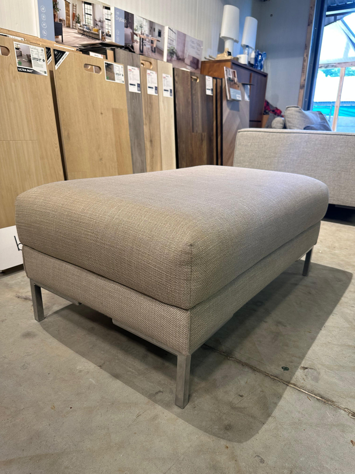 Design on Stock Aikon Hocker Beige – NP: €1.250