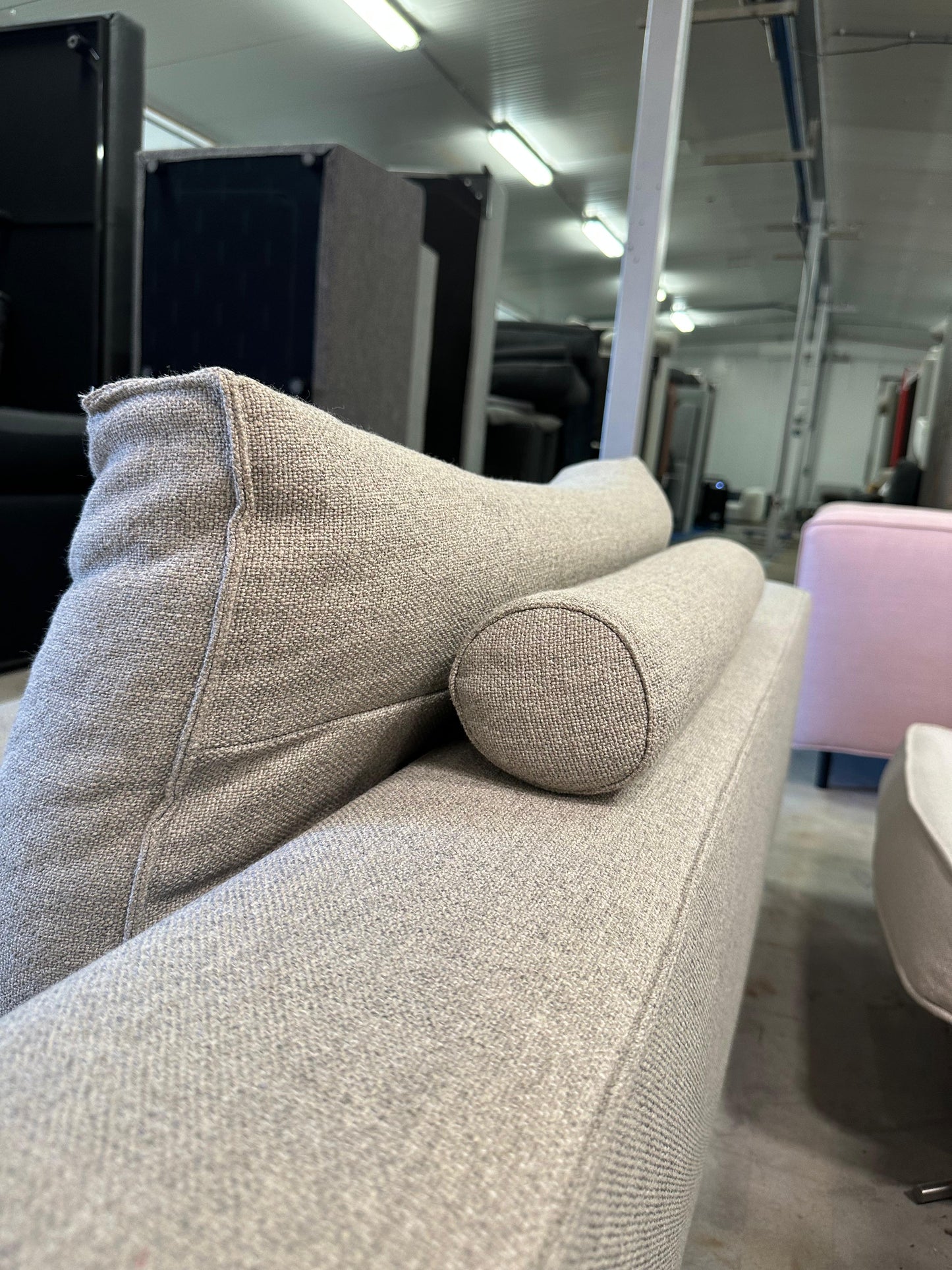 ZGAN Design on Stock Aikon Lounge + Hocker – NP: €9.000