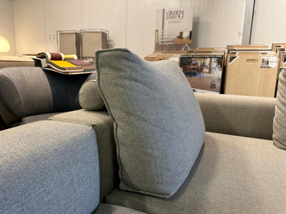 ZGAN Design on Stock Aikon Lounge + Hocker – NP: €9.000