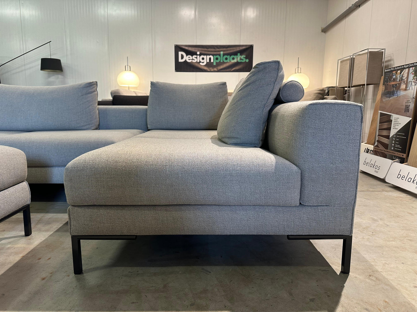 ZGAN Design on Stock Aikon Lounge + Hocker – NP: €9.000