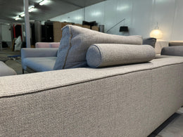 ZGAN Design on Stock Aikon Lounge + Hocker – NP: €9.000