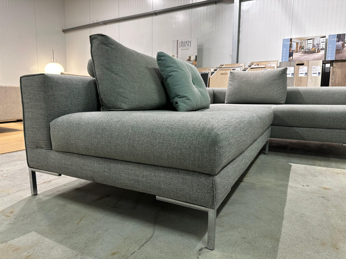 ZGAN Design on Stock Aikon Lounge Hoekbank – NP: €7.500