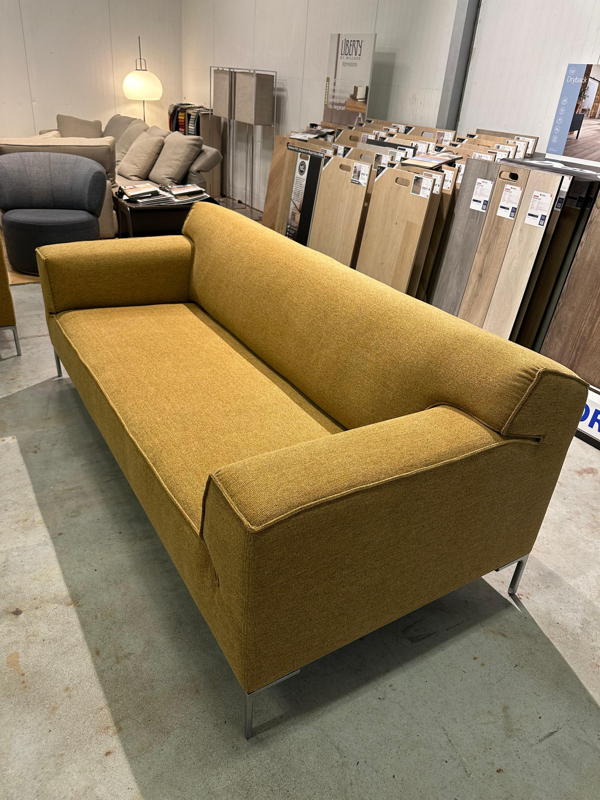 Nieuw Design on Stock Bloq 2.5-Zits Bank – NP: €8.000