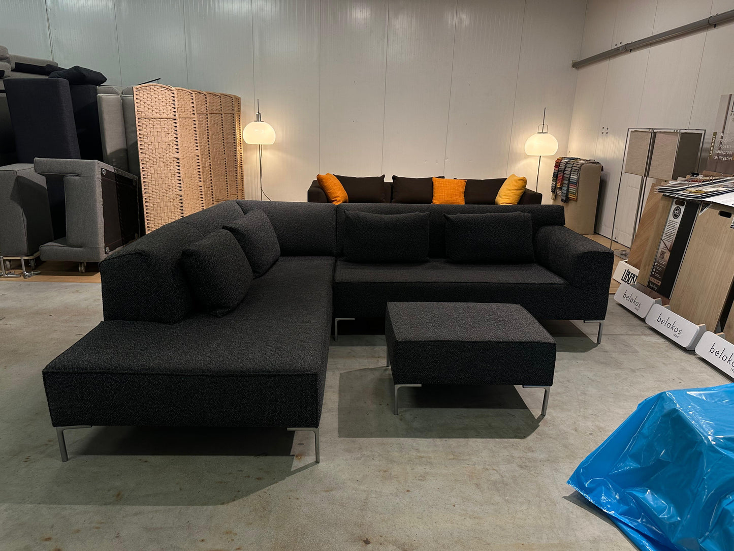 Design on Stock Bloq XXL Hoekbank + Hocker – NP: €8.000