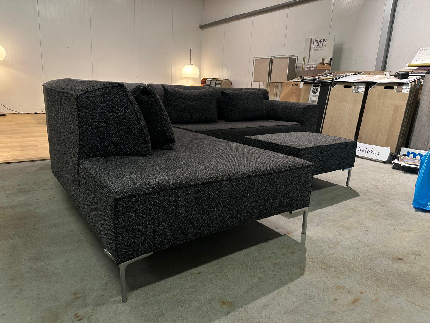 Design on Stock Bloq XXL Hoekbank + Hocker – NP: €8.000