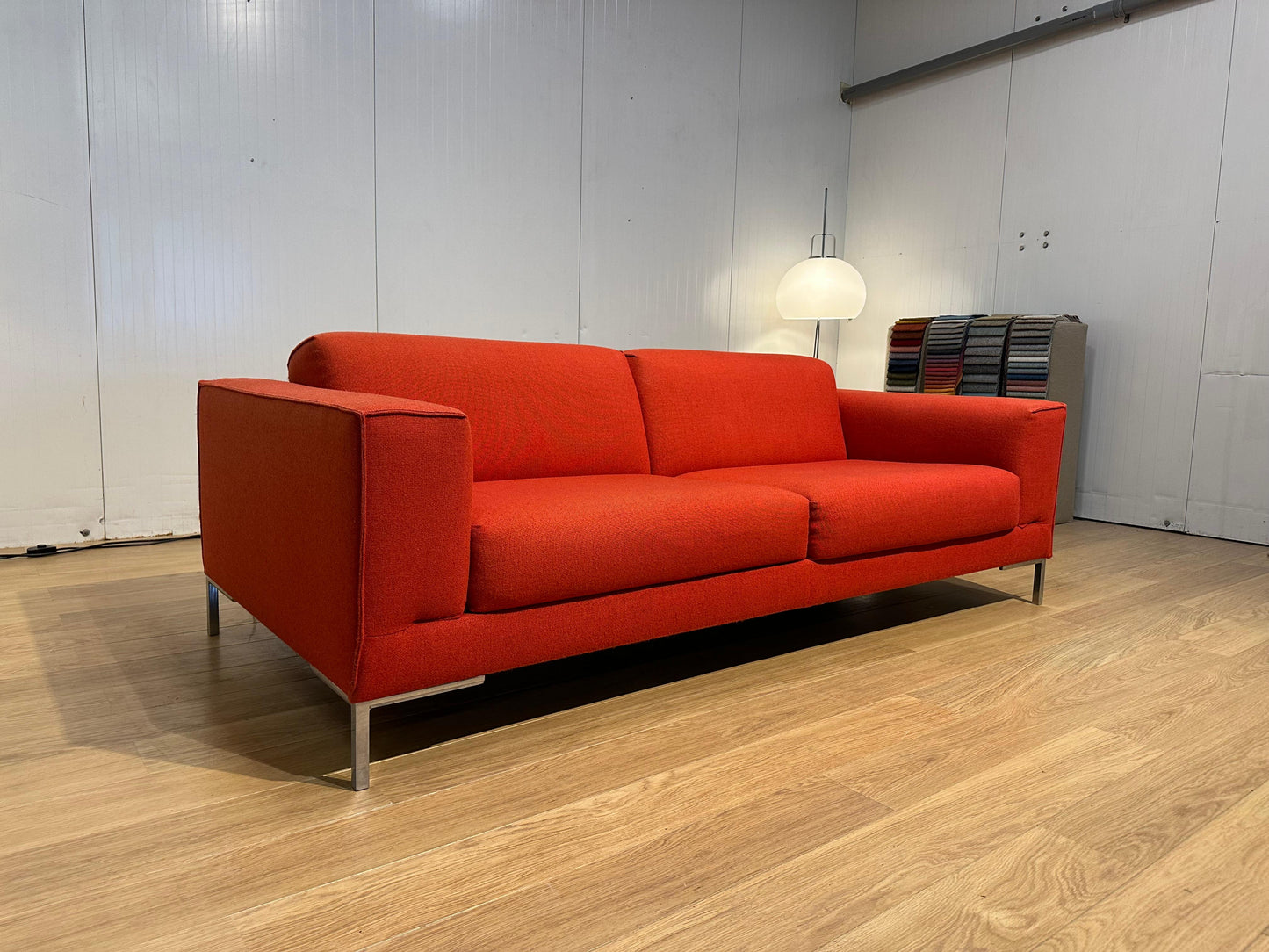 Design on Stock Aikon 3-Zits Rood Ploegwool – NP: €6.000