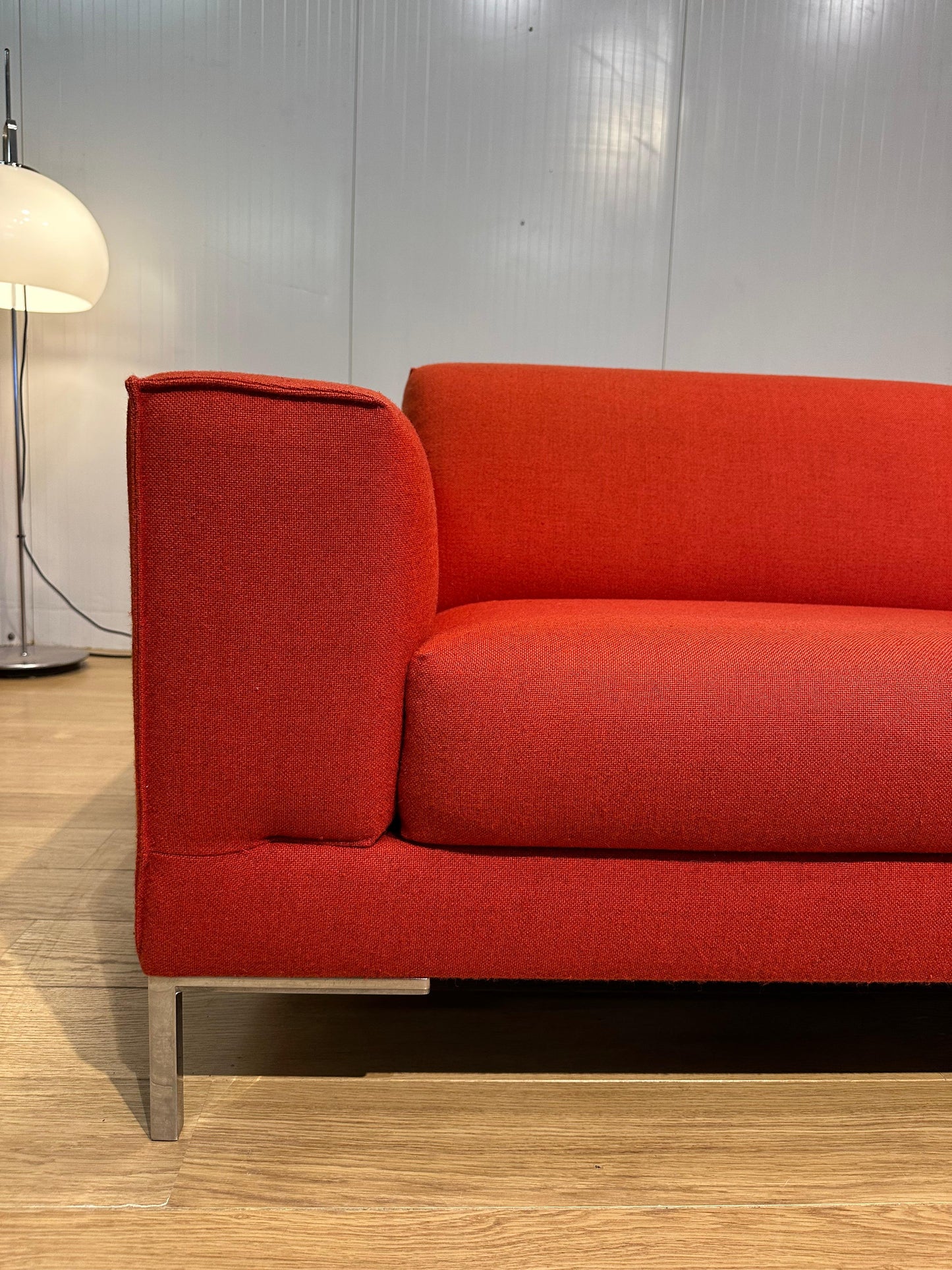 Design on Stock Aikon 3-Zits Rood Ploegwool – NP: €6.000