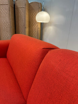 Design on Stock Aikon 3-Zits Rood Ploegwool – NP: €6.000