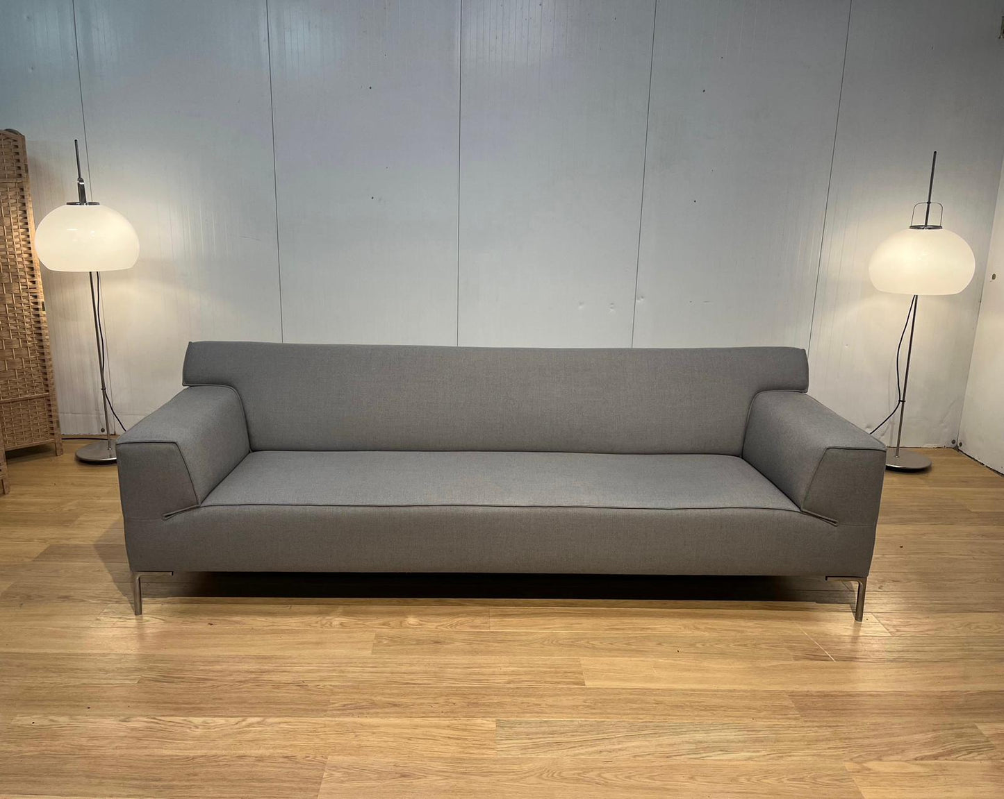 NIEUWSTAAT Design on Stock Bloq 4-Zits Ploegwol – NP: €4.500