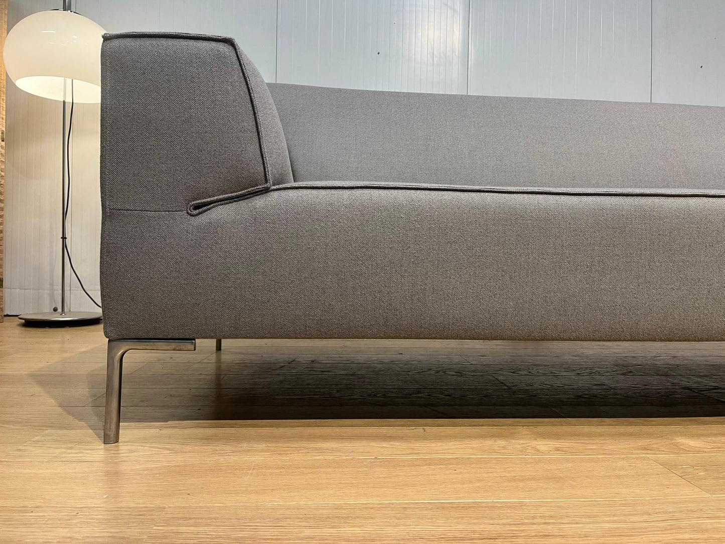 NIEUWSTAAT Design on Stock Bloq 4-Zits Ploegwol – NP: €4.500