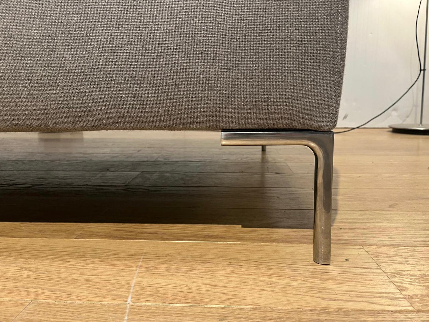 NIEUWSTAAT Design on Stock Bloq 4-Zits Ploegwol – NP: €4.500