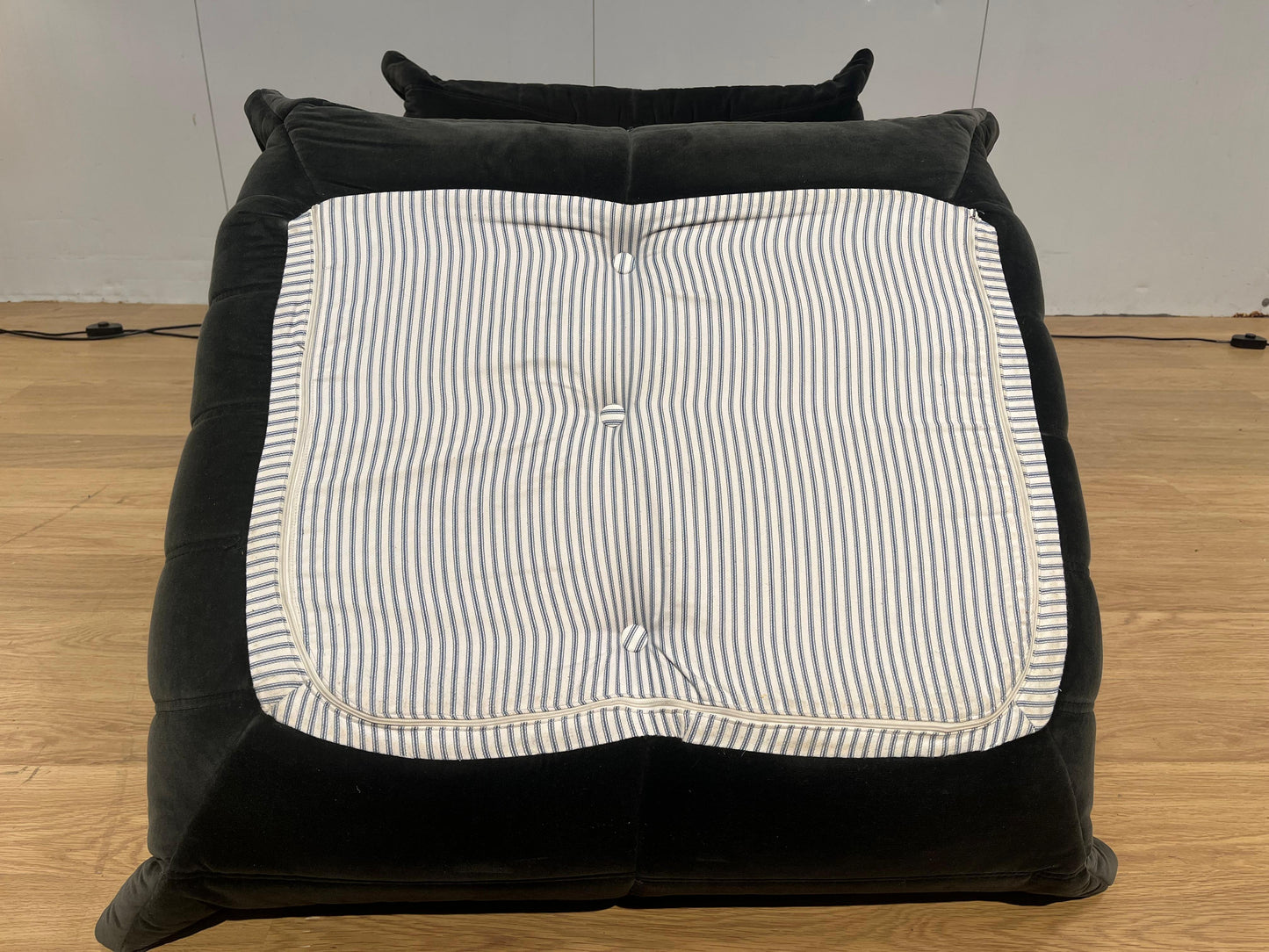 Ligne Roset Togo 1 zit + Poef Suède – NP: €5.000