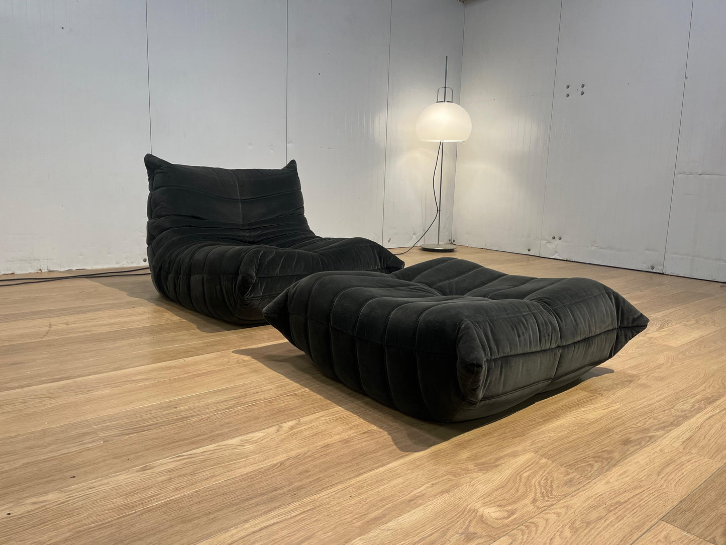 Ligne Roset Togo 1 zit + Poef Suède – NP: €5.000