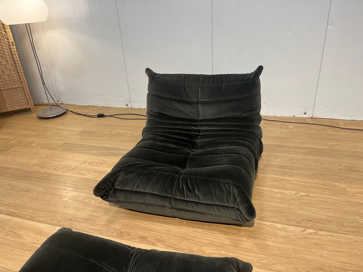 Ligne Roset Togo 1 zit + Poef Suède – NP: €5.000