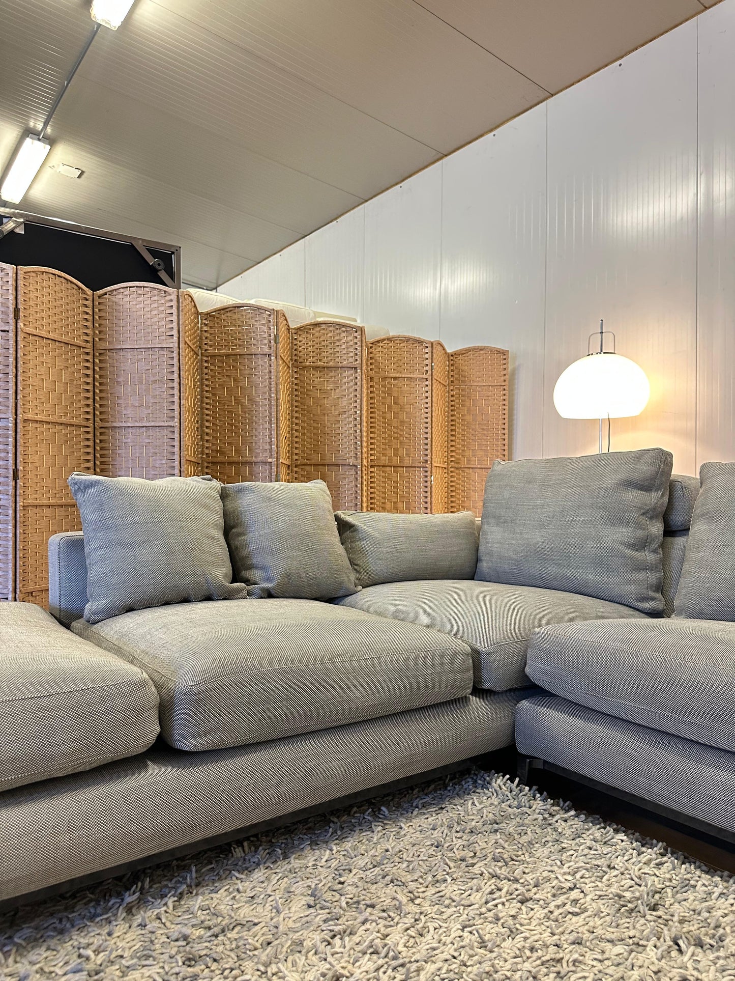 ZGAN Minotti Andersen Hoekbank Grijs Gemêleerd – NP: €25.000